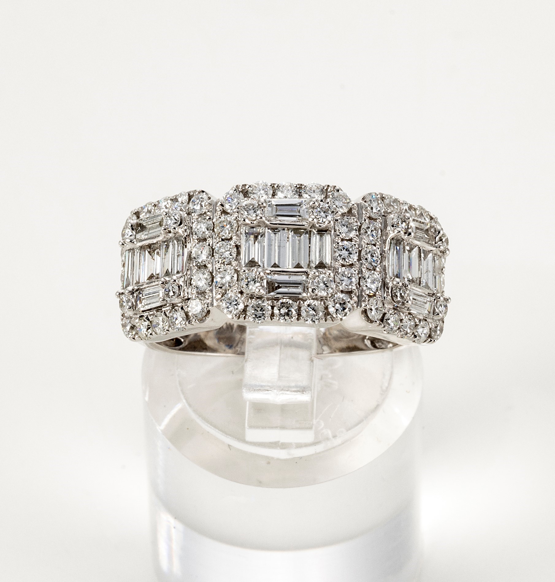 Anello Trilogy Taps a Fascia in Oro Bianco e Diamanti