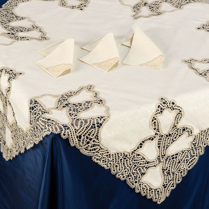 Tovaglietta da tè e sei tovaglioli in bisso di lino écru