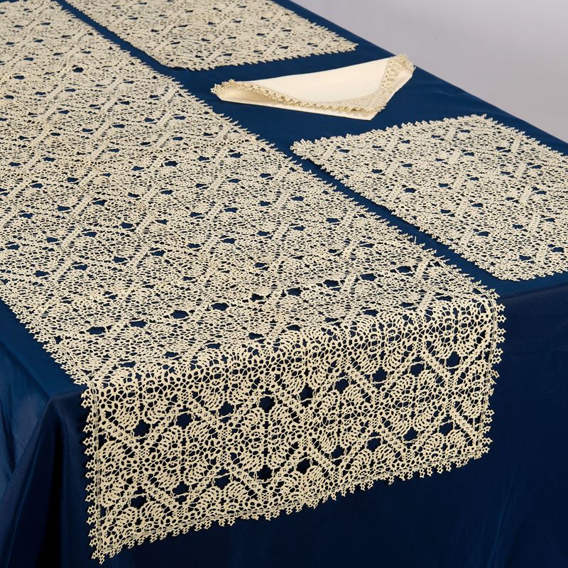 Prestigioso set da tavola in bisso di lino écru