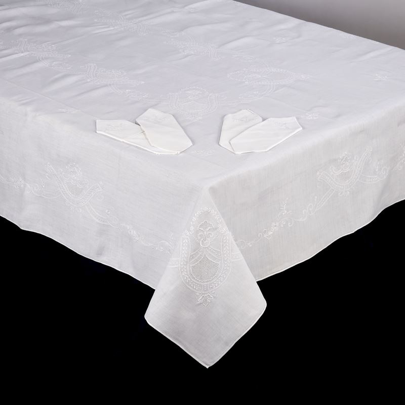 Tovaglia e ventiquattro tovaglioli in lino bianco