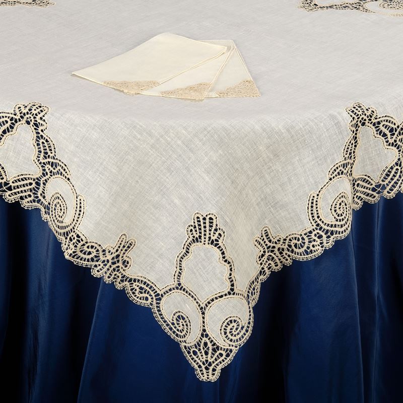 Tovaglietta e sei tovaglioli in bisso di lino écru