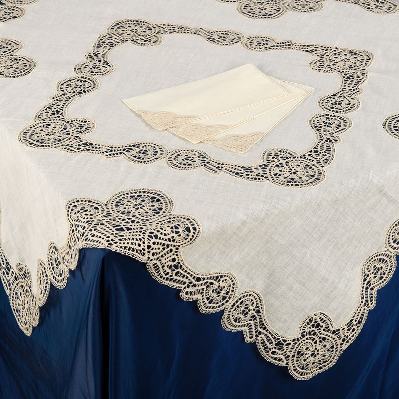 Tovaglietta e sei tovaglioli in bisso di lino écru