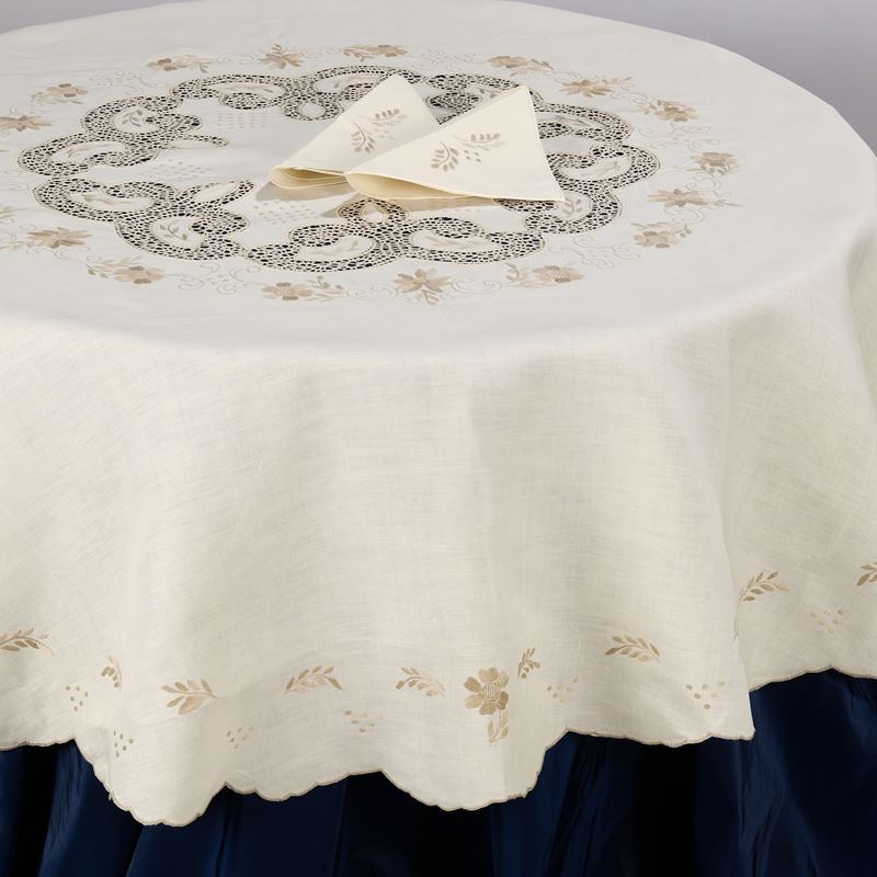 Tovaglia e sedici tovaglioli in lino écru