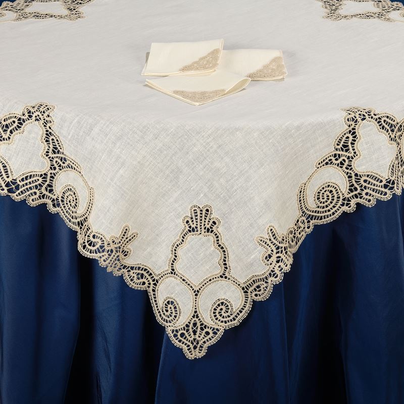 Tovaglietta e sei tovaglioli in bisso di lino écru