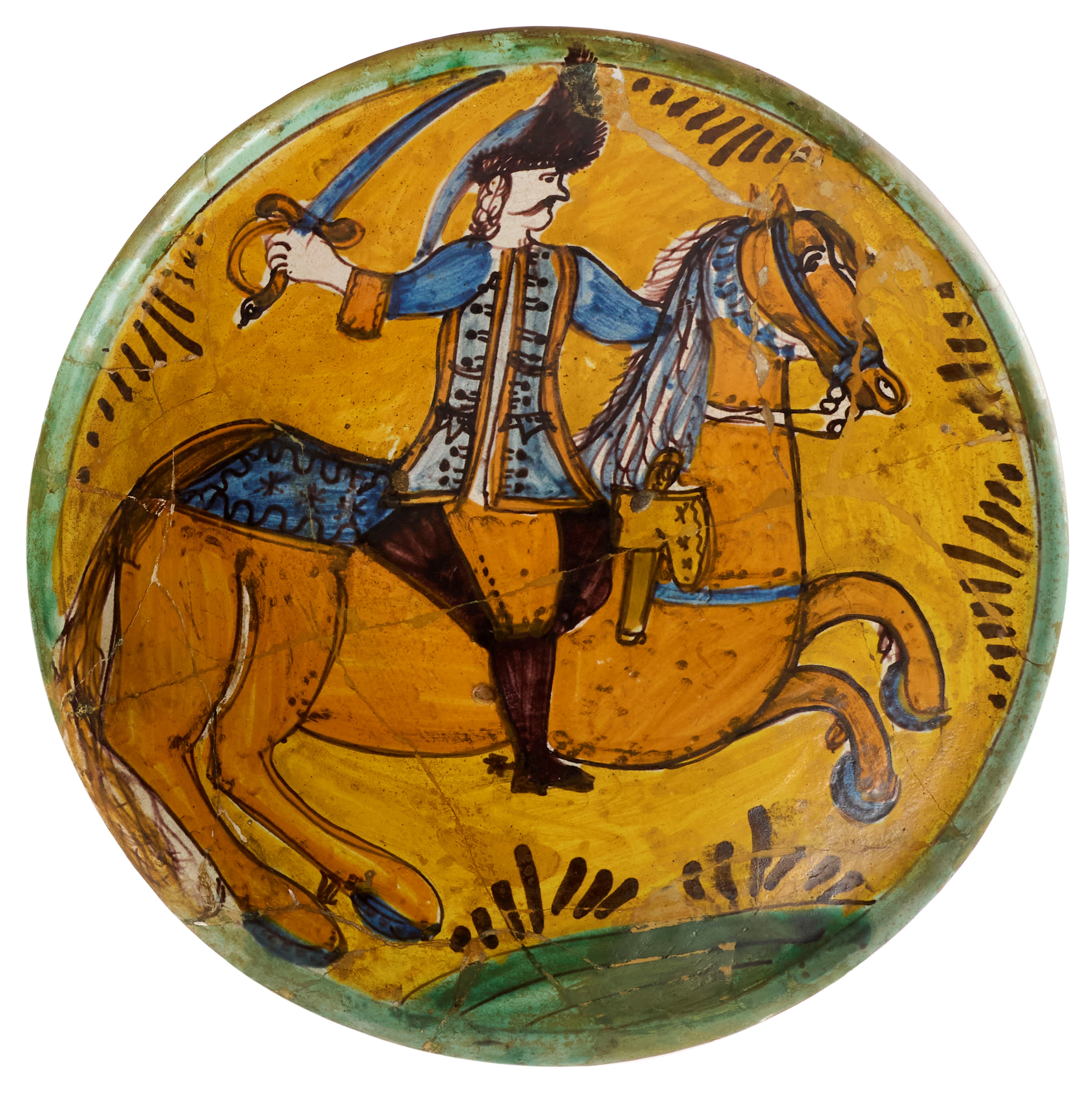 Due piatti in maiolica policroma giallo, azzurro, ocra e manganese