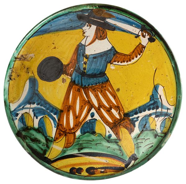 Piatto in maiolica policroma giallo, ocra, verde e manganese
