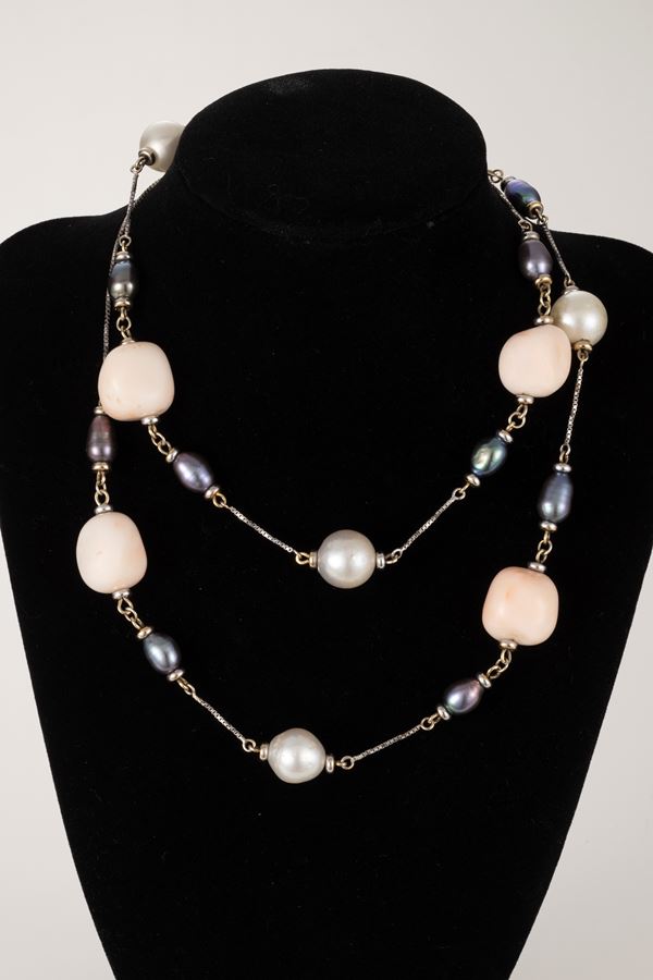 Collana in oro bianco con corallo bianco e perle  - Asta Gioielli - Casa d'aste Farsettiarte