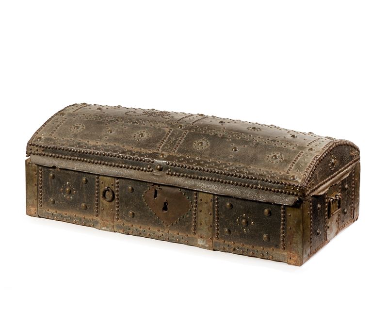 Baule rivestito in cuoio