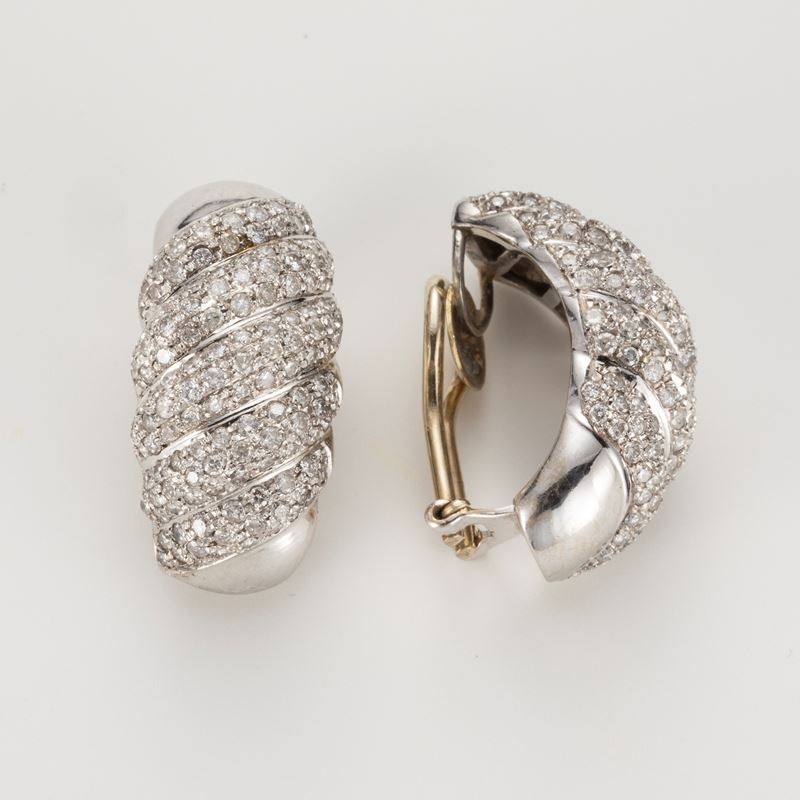 Orecchini in oro bianco e diamanti