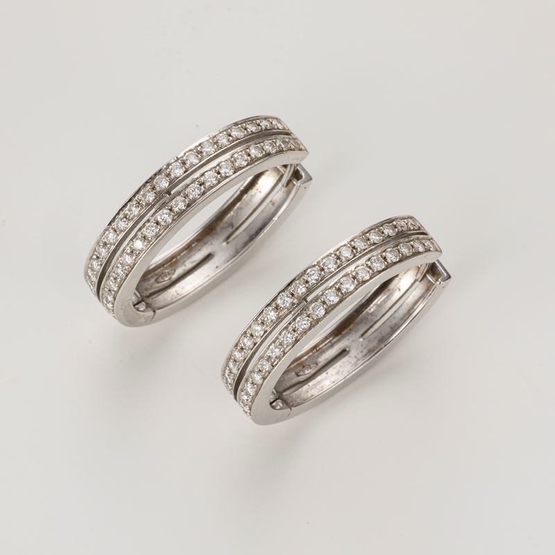 Orecchini ellittici in oro bianco e diamanti