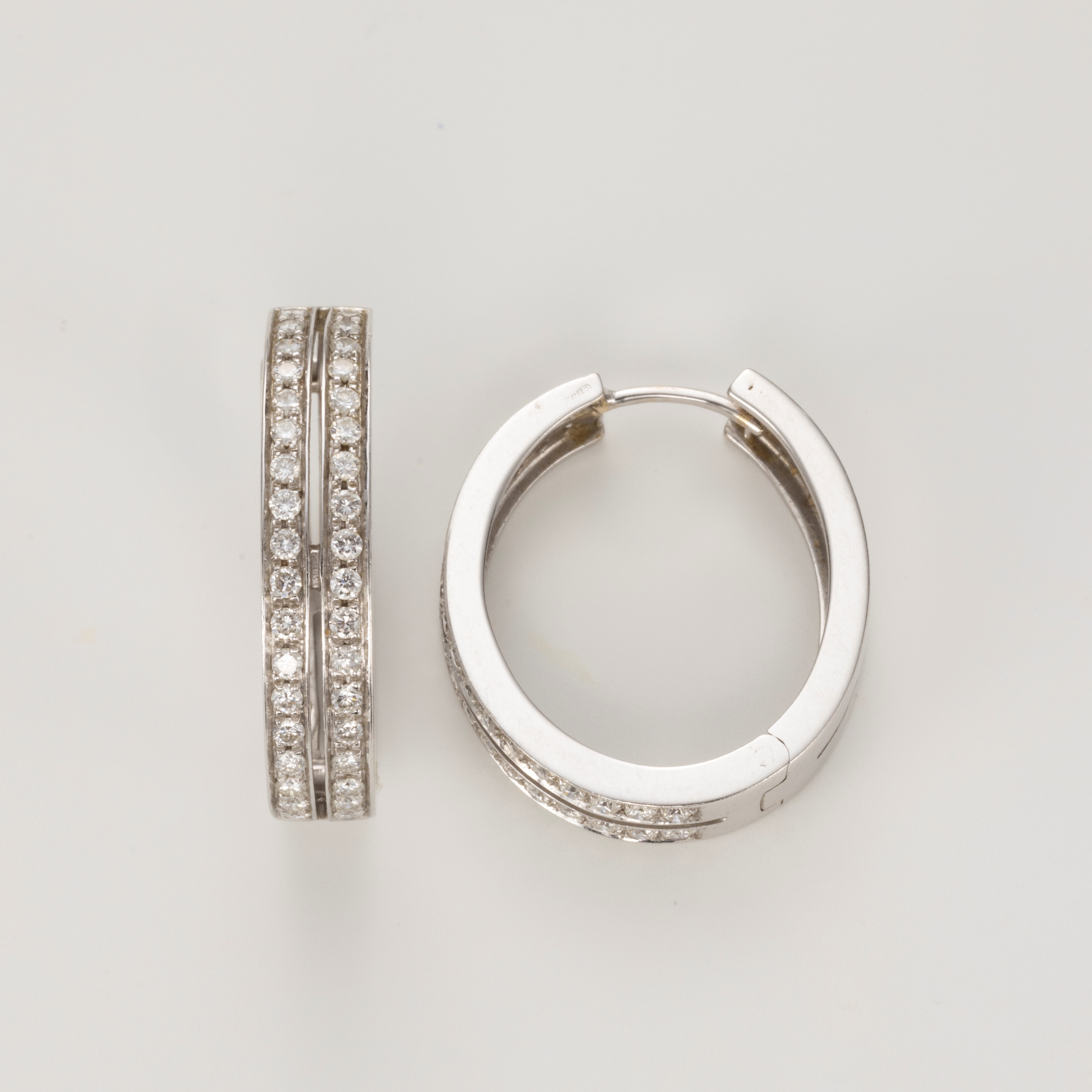 Orecchini ellittici in oro bianco e diamanti