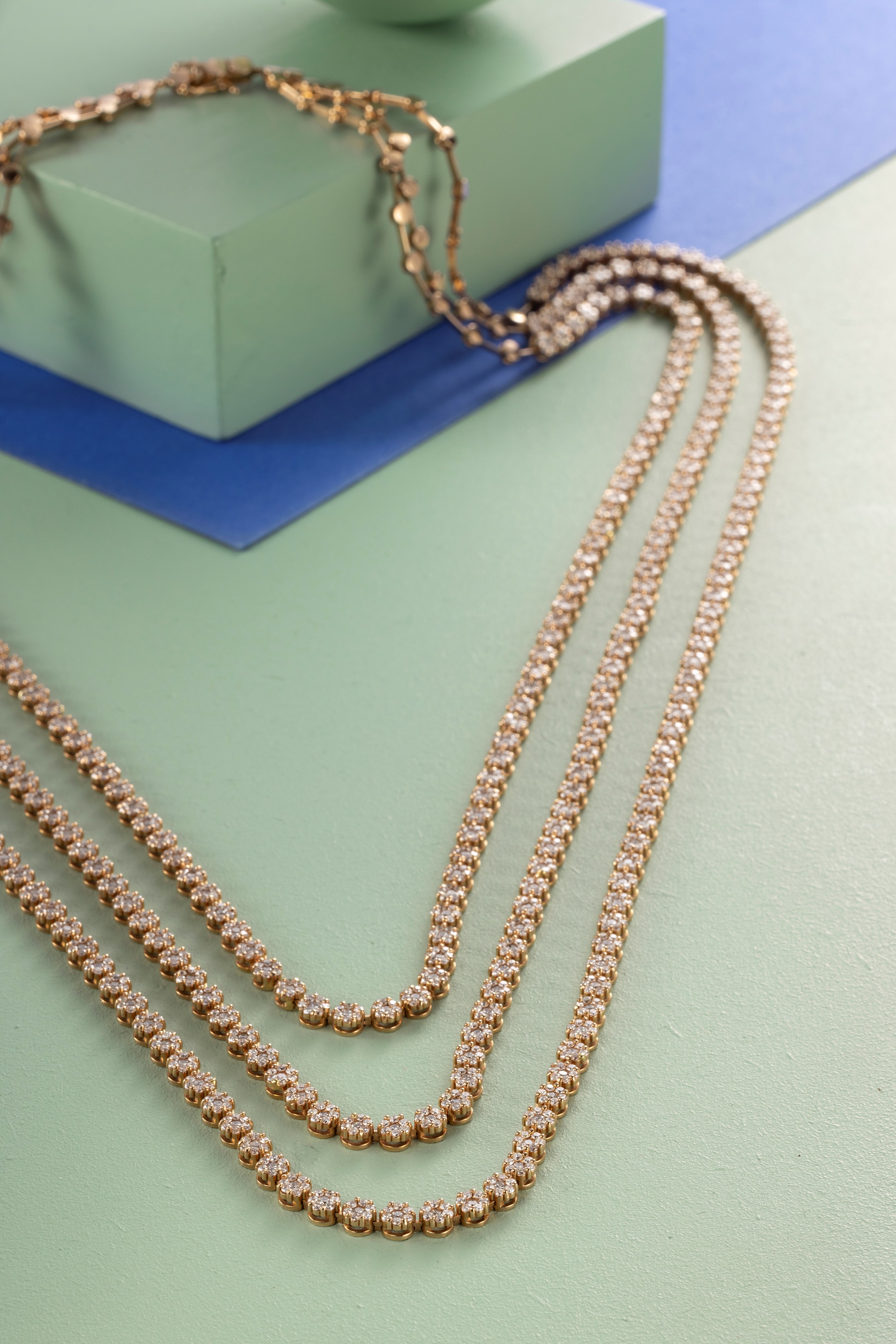 Importante collana in oro rosa e diamanti