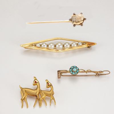 Quattro Spille in Oro Giallo con Perle, Turchesi e Rose di Diamante