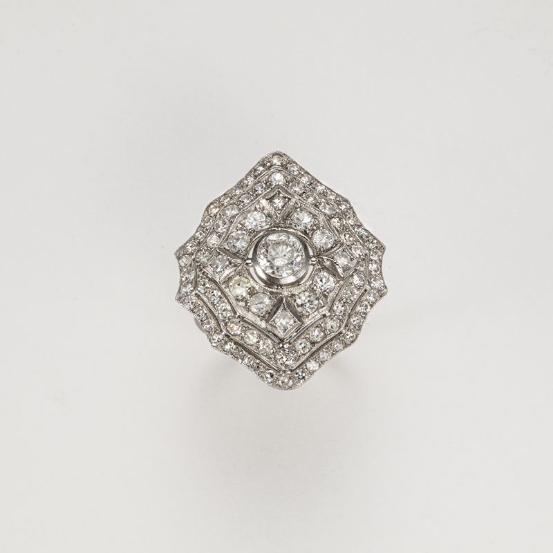 Anello a losanga traforata in oro bianco con diamanti