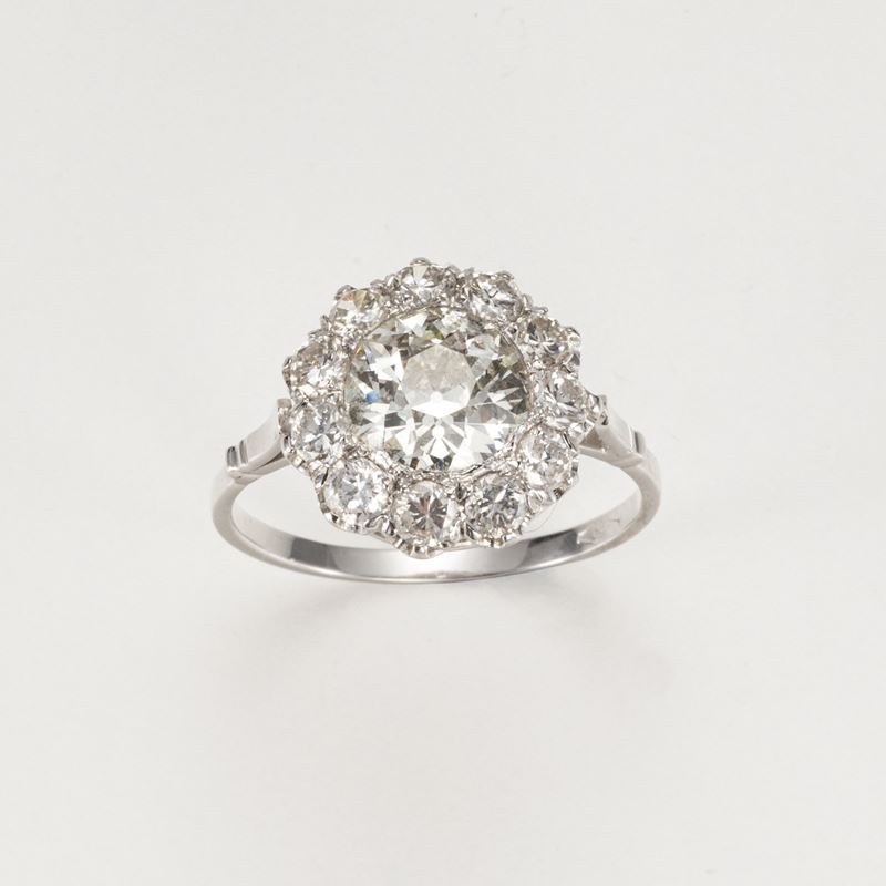 Anello a margherita in oro bianco e diamanti