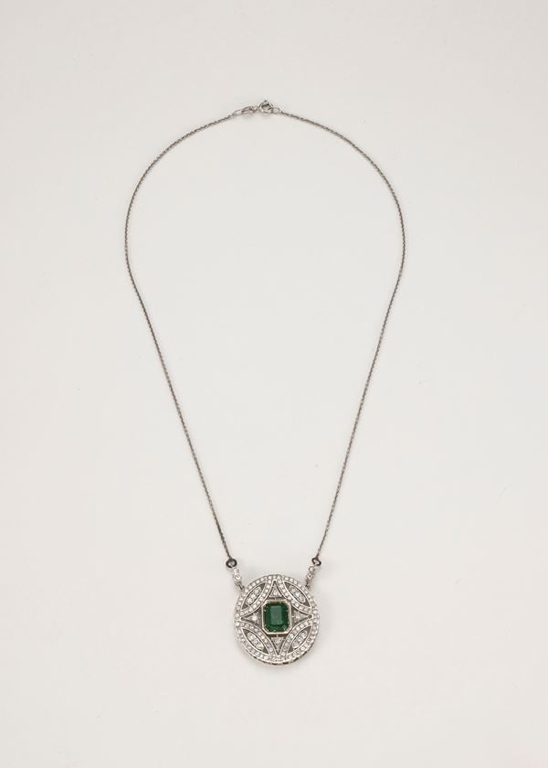 Collana e pendente in oro bianco con smeraldo e diamanti