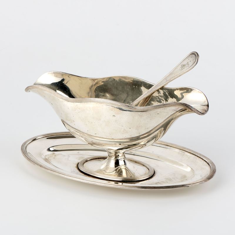 Salsiera in argento con vassoio ovale