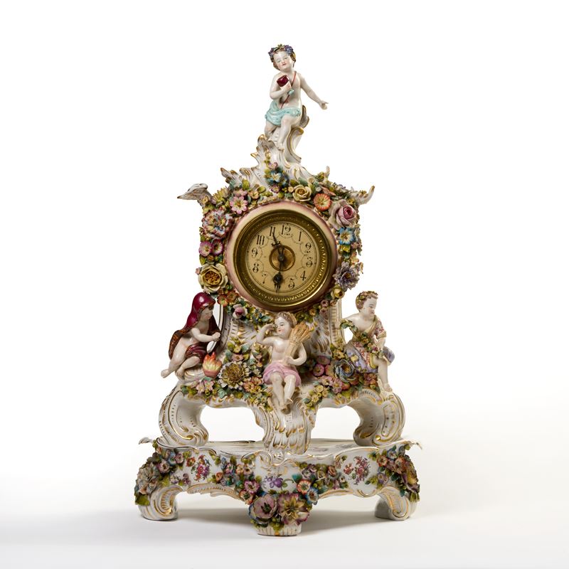 Orologio in porcellana policroma