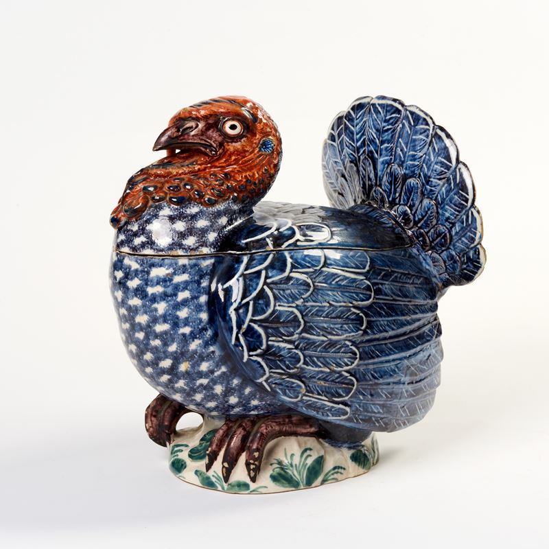 Zuppiera in maiolica policroma a forma di tacchino