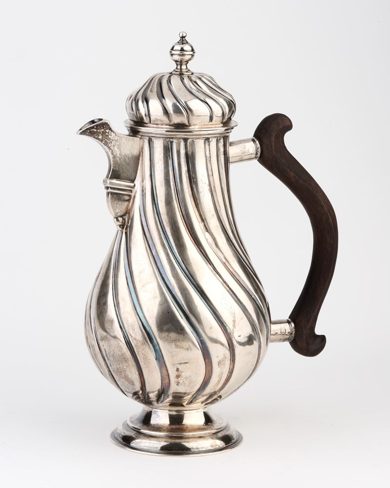 Antica caffettiera in argento