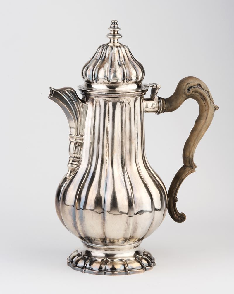 Antica caffettiera in argento