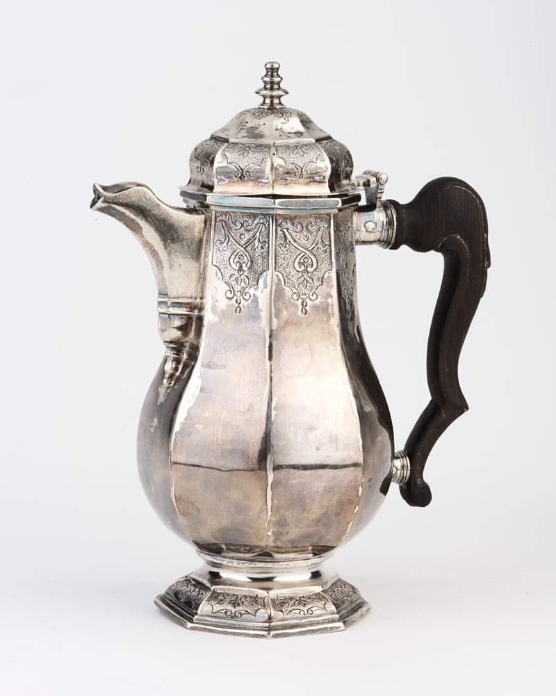 Antica caffettiera in argento