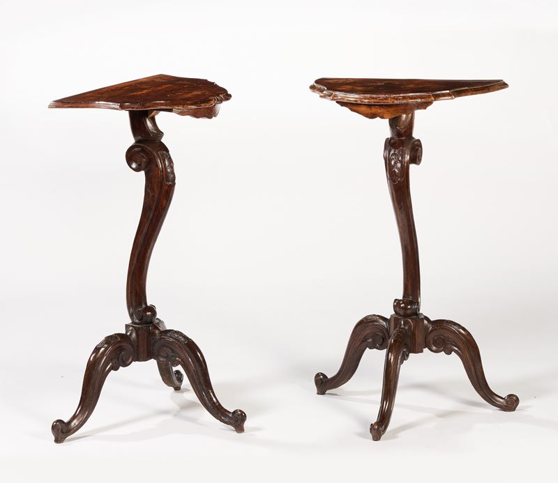 Coppia di mensole in legno patinato a noce