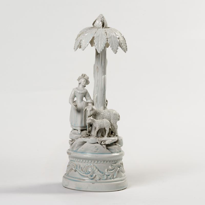 Pastorella e agnelli sotto una palma