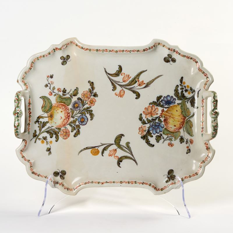 Vassoio con manici in maiolica policroma