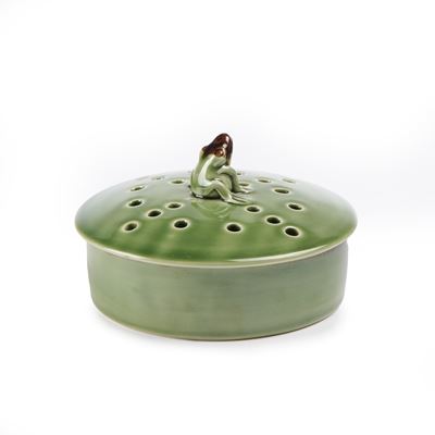 Ciotola in Ceramica Verde con Presa del Coperchio a Rana