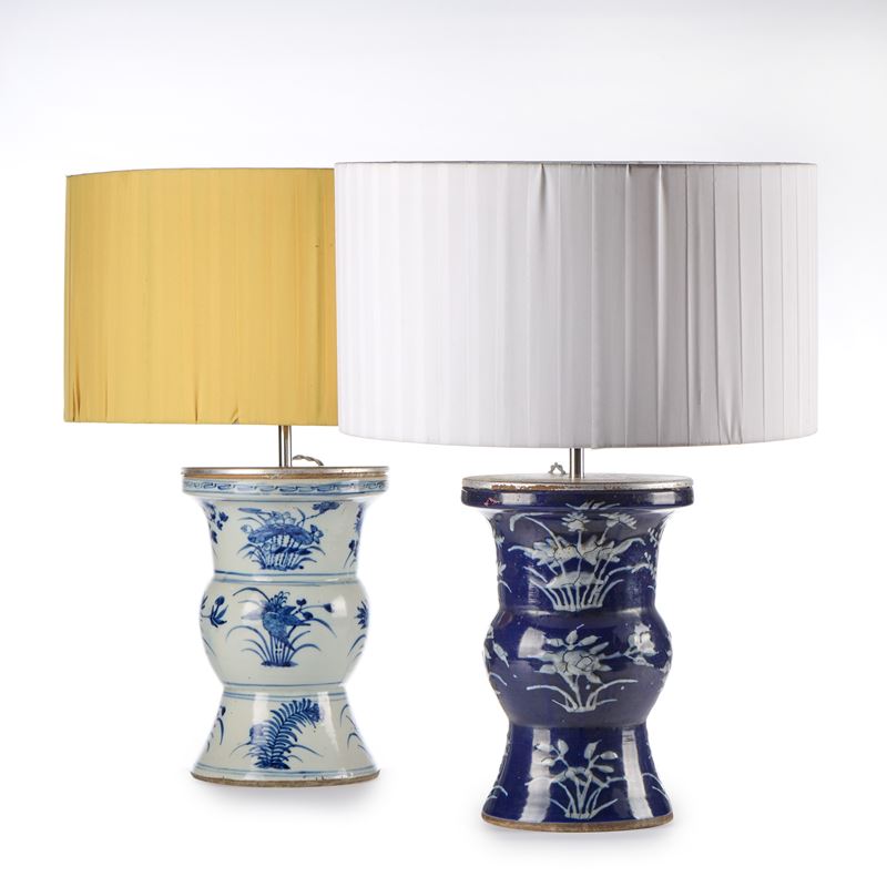Coppia di lampade da tavolo cinesi in porcellana bianca e blu