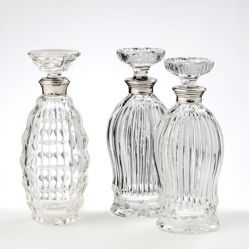 Tre bottiglie in vetro molato e argento