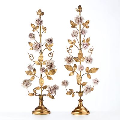 Coppia di Palme da Altare in Metallo Dorato con Fiori in Porcellana