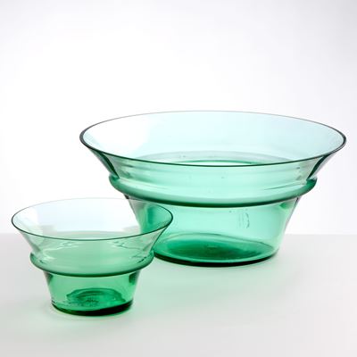 Nason e C., Servizio in vetro verde chiaro di Murano composto da una ciotola e sei coppette