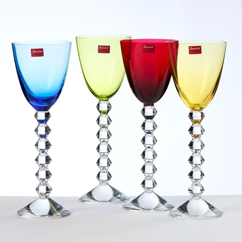 Baccarat 'Véga' dodici calici in cristallo colorato e trasparente