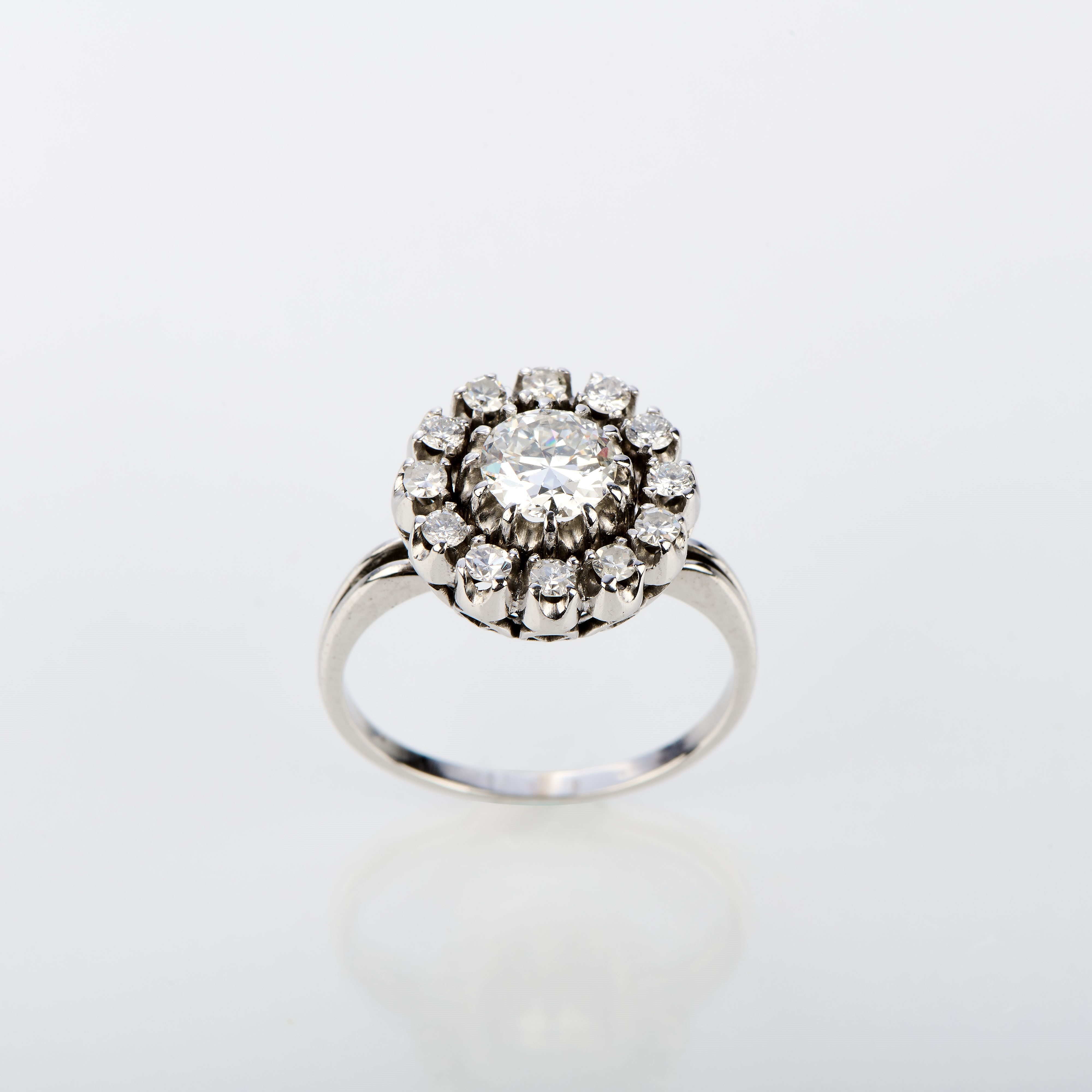 Anello in oro bianco e diamanti