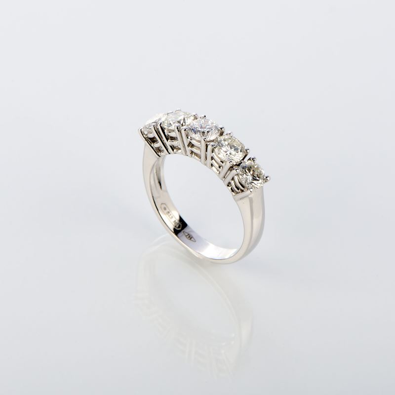 Anello in oro bianco e diamanti