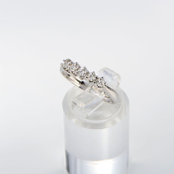 Anello in oro bianco e diamanti  - Asta Gioielli - Casa d'aste Farsettiarte