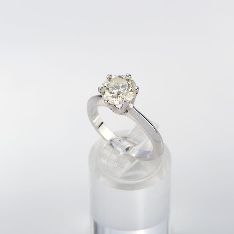 Anello solitario in oro bianco con diamante