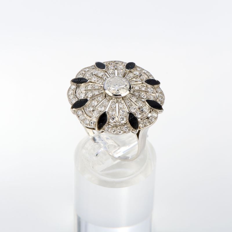 Anello a fiore in platino con diamante e smalto