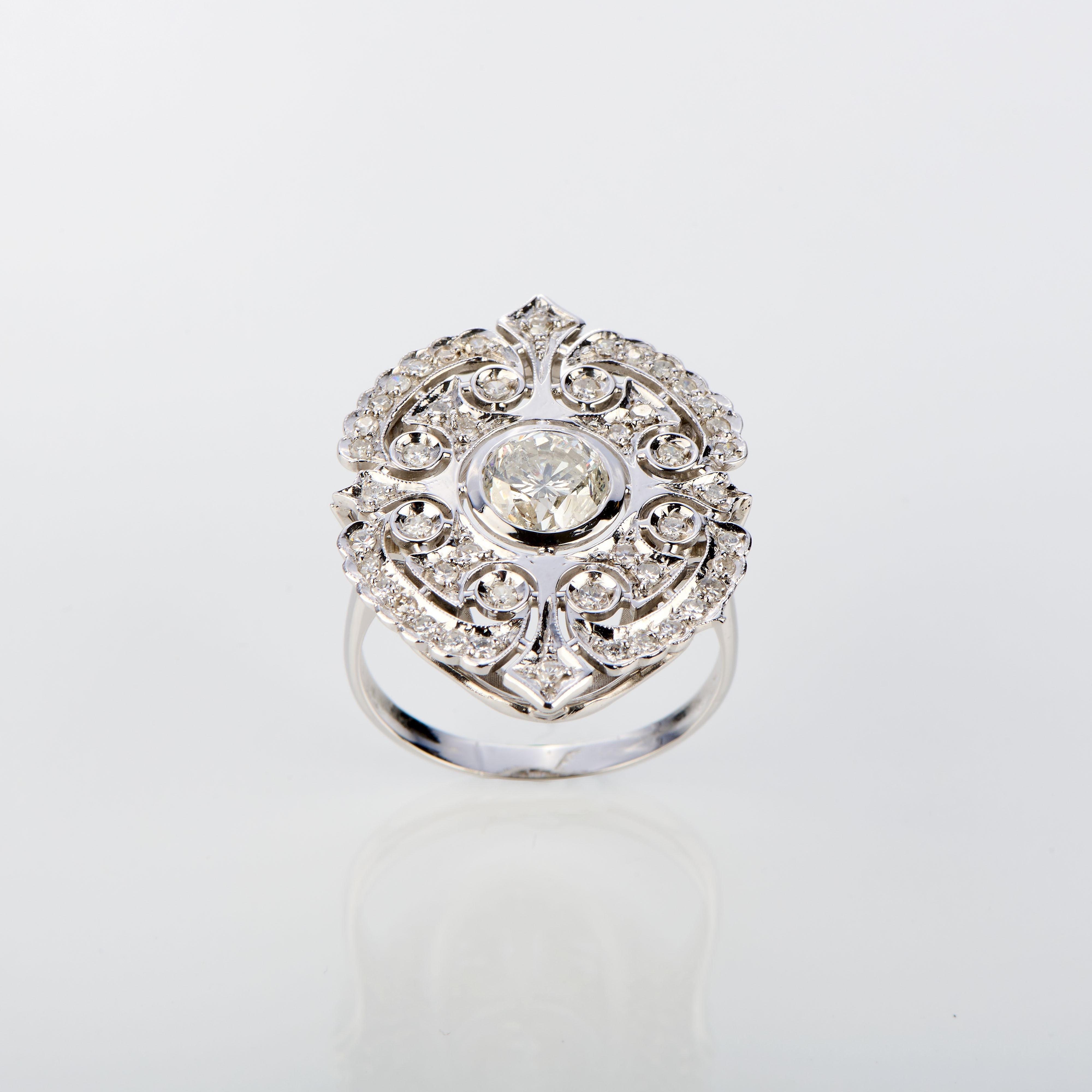 Anello in oro bianco e diamanti