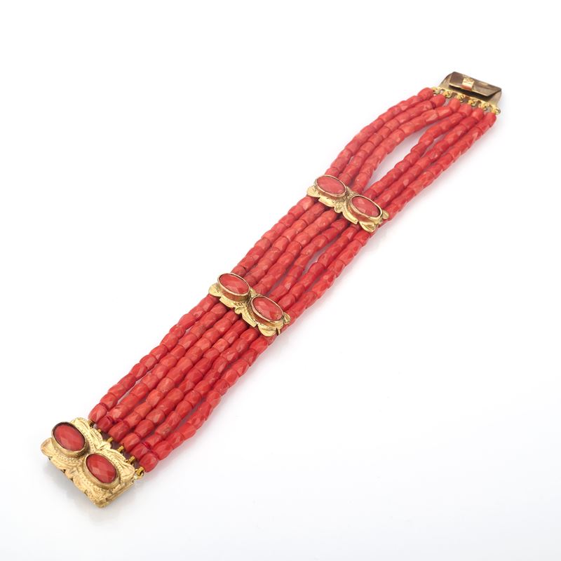 Bracciale in corallo e oro giallo