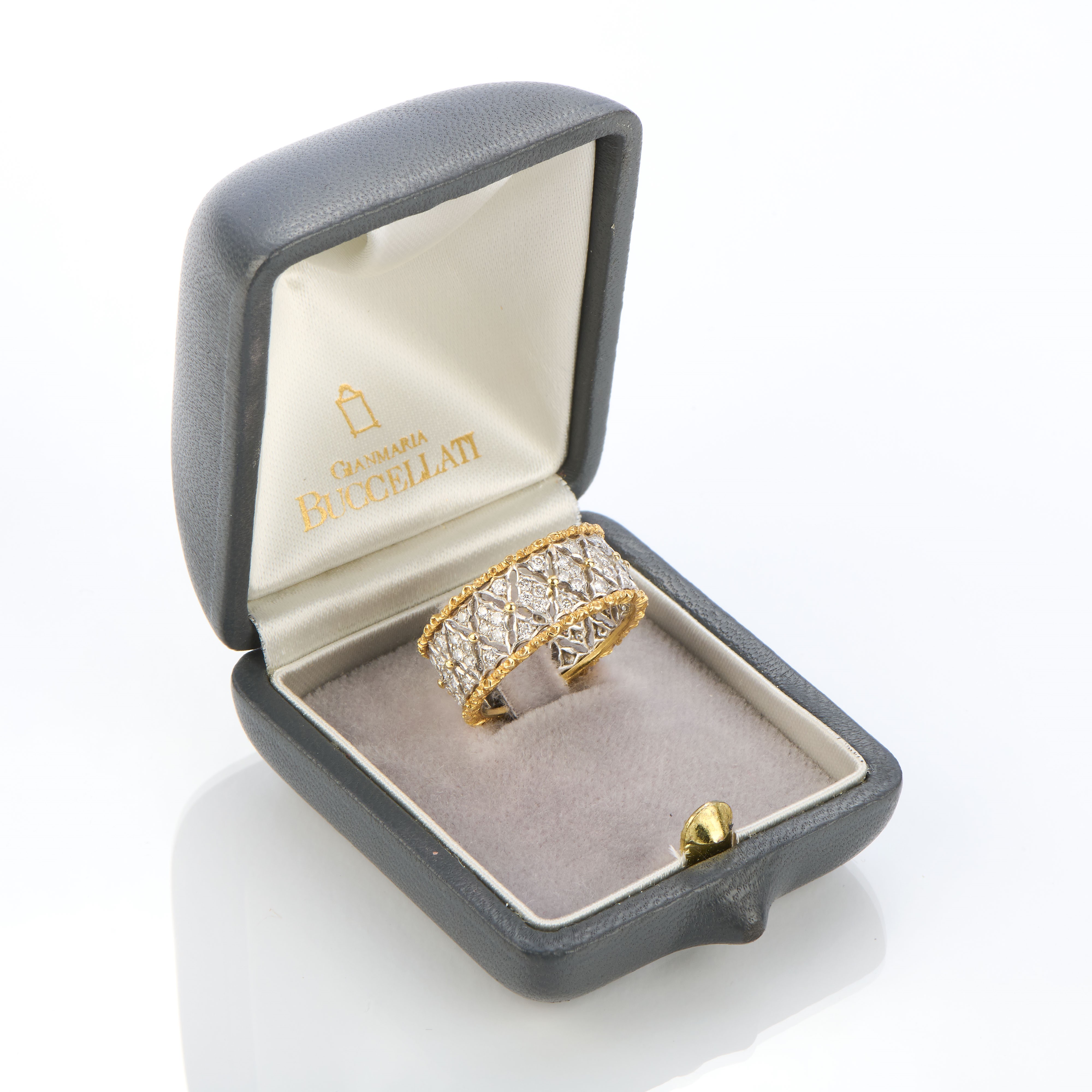 Buccellati anello a fascia traforata in oro giallo e bianco con diamanti