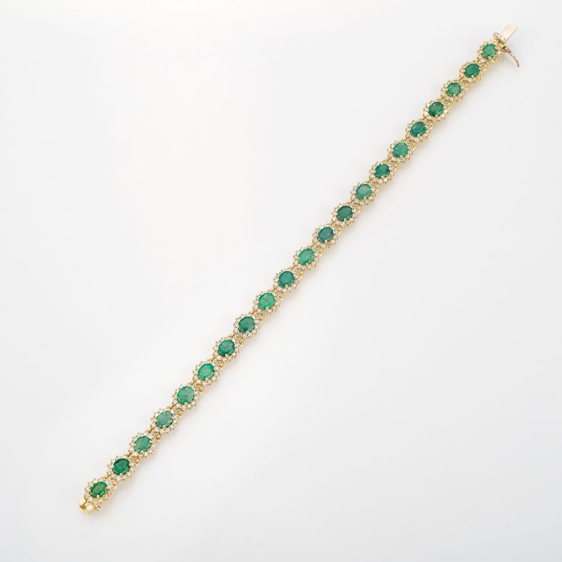Bracciale in oro giallo con smeraldi e diamanti