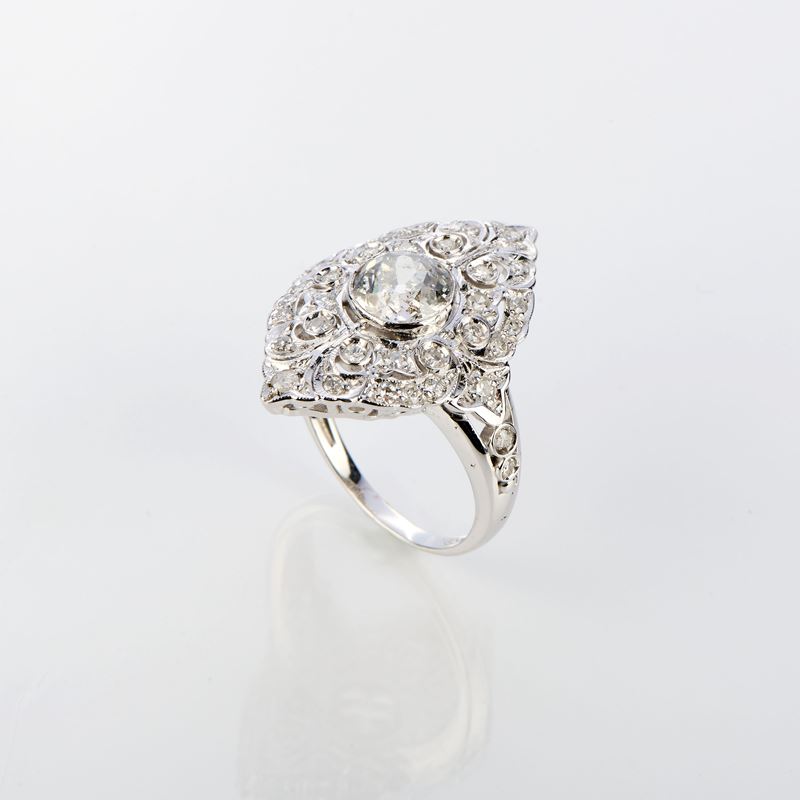 Anello a losanga in oro bianco e diamanti
