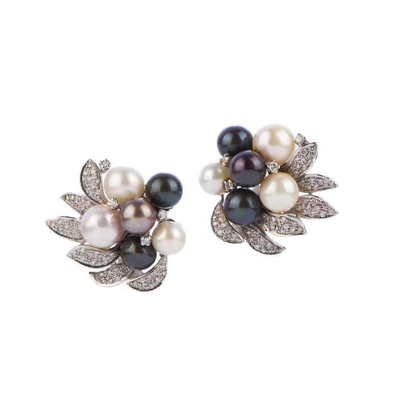 Orecchini in oro bianco con diamanti e perle