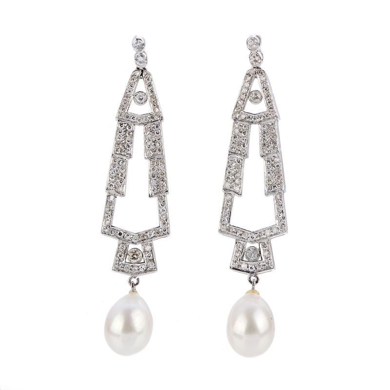 Orecchini geometrici in oro bianco con diamanti e perle