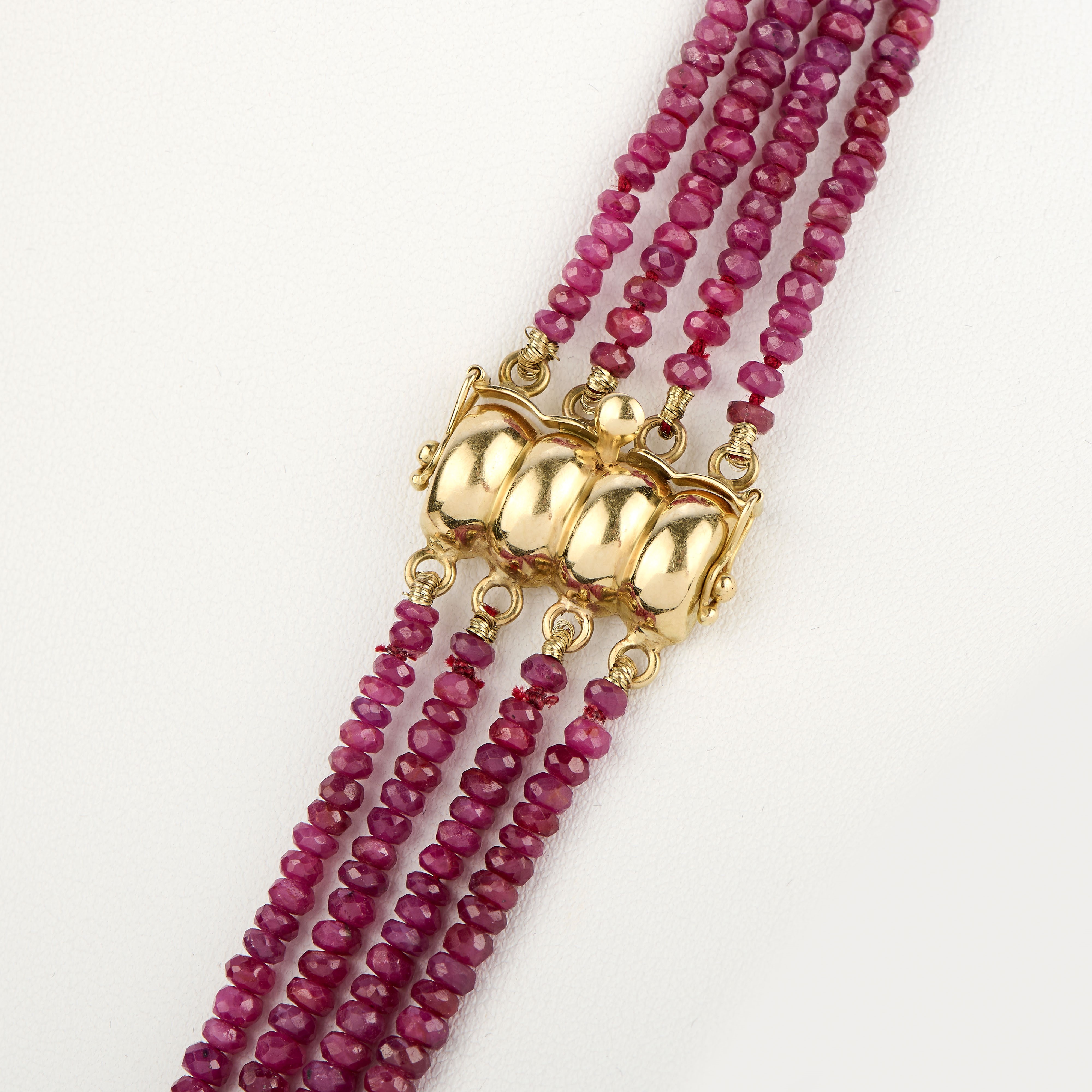Collana con radice di rubino