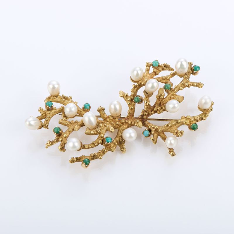 Spilla in oro giallo con perle e turchesi