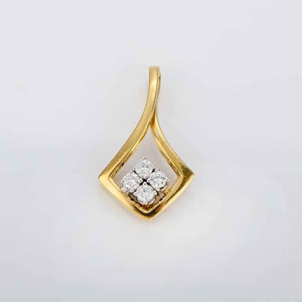 Pendente a losanga in oro giallo e diamanti  - Asta Gioielli - Casa d'aste Farsettiarte
